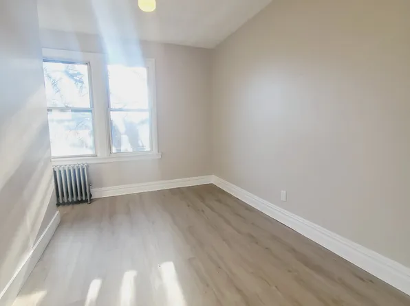 241 Duncan Avenue image 2 of 6