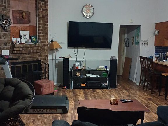 3rd image of 4605 Greenwood Dr