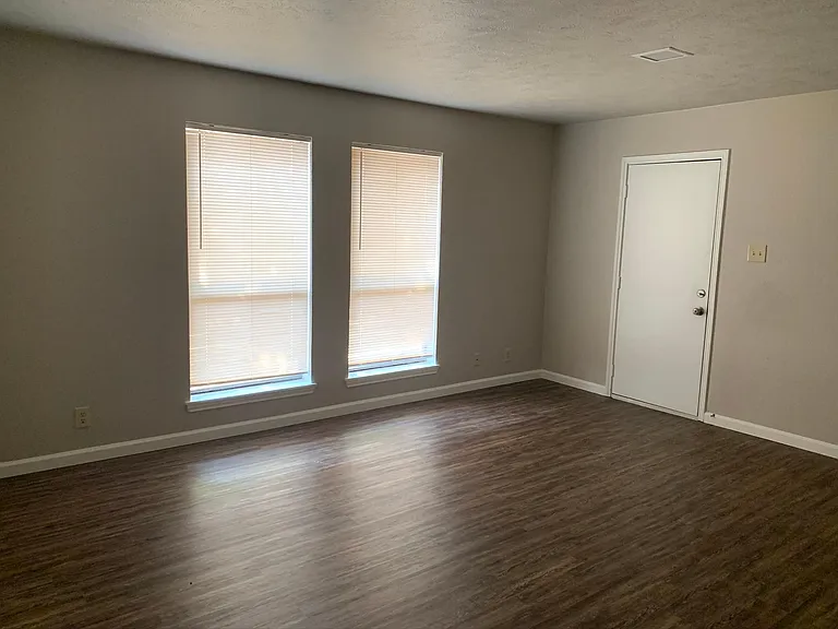 3319 Gardenview Cir — Photo 8