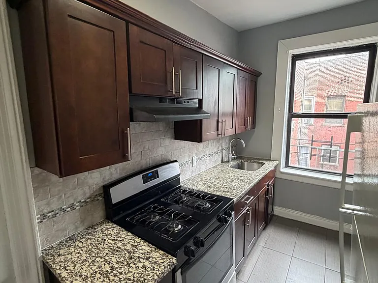 445 Mount Prospect Ave #4B — Photo 4