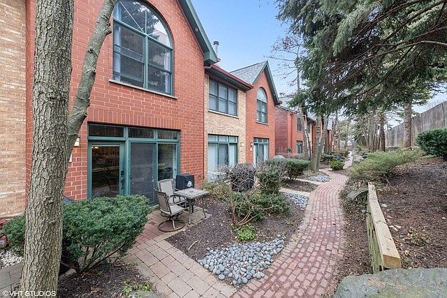 1st image of 1801 W Diversey Pkwy Unit 1