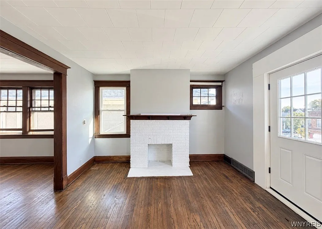 3 bed, 1.0 bath, 2154 sqft, $1,495 — Photo 3