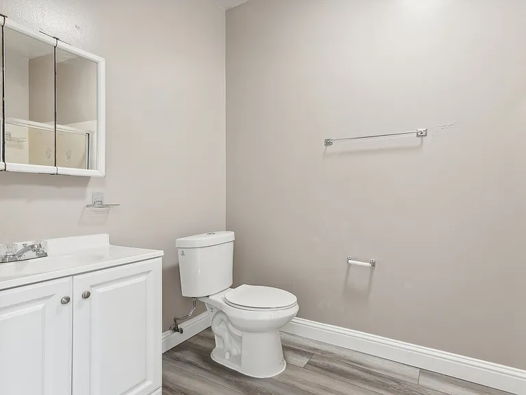 2070 University Avenue — Photo 24