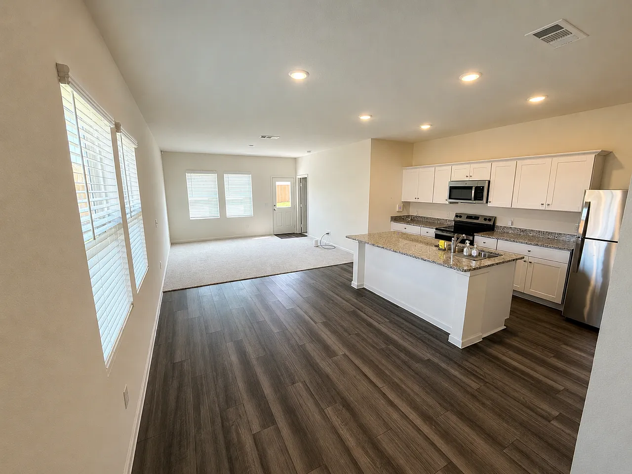 3 bed, 1499 sqft, $1,849 — Photo 4