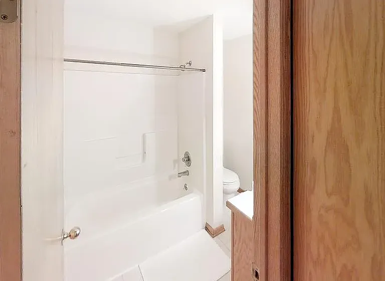 1114 Greenvale Ave W — Photo 21