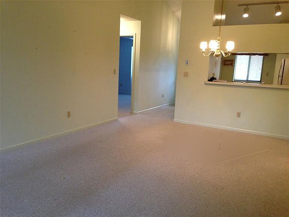 4th image of 126 Eaton Lane #126