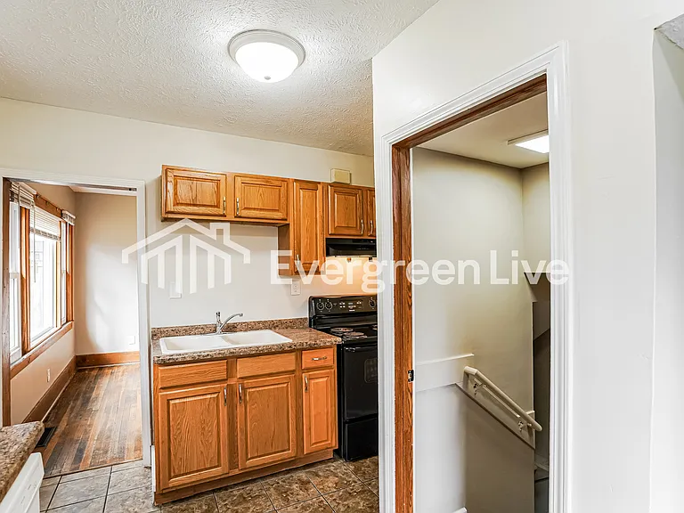 5027 Maple St — Photo 6