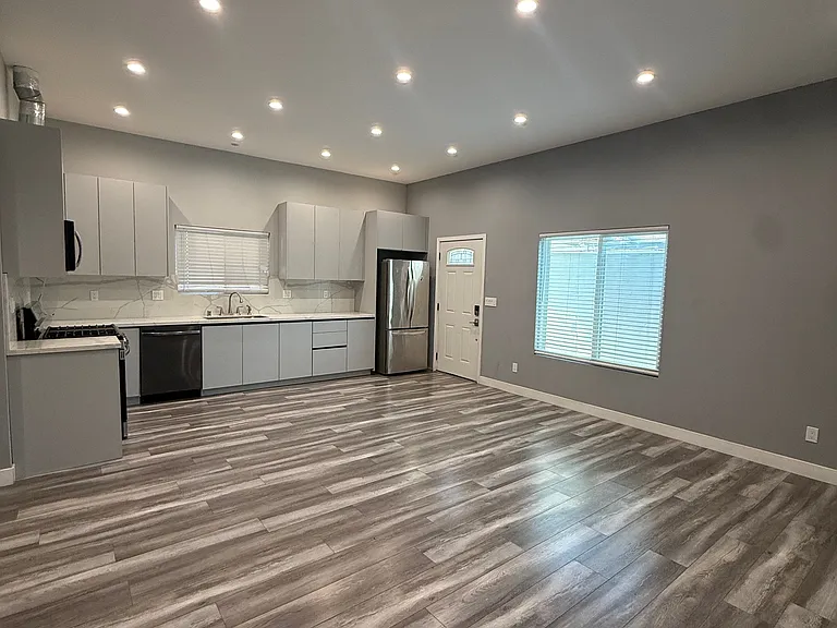 1418 Hewitt St — Photo 4