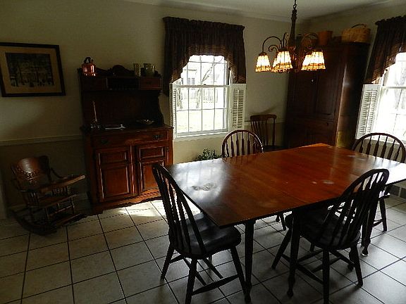 5th image of 976 Cambridge Ave