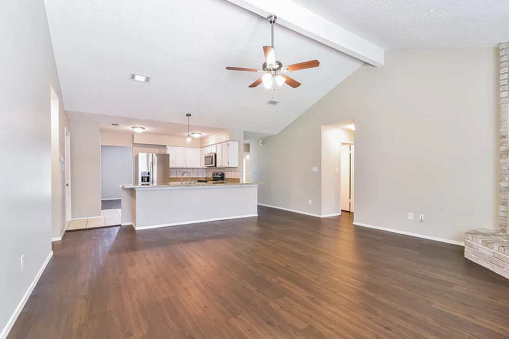 3 bed, 2.0 bath, 1713 sqft, $2,005 — Photo 3