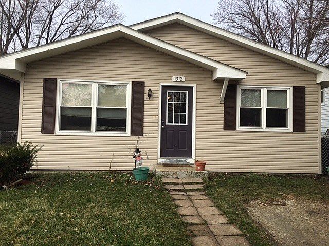 1st image of 1312 N Pleasant Dr