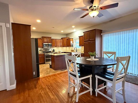 4th image of 4800 Longfellow Dr