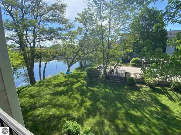 545 Riverine Dr APT 202, Traverse City, MI 49684