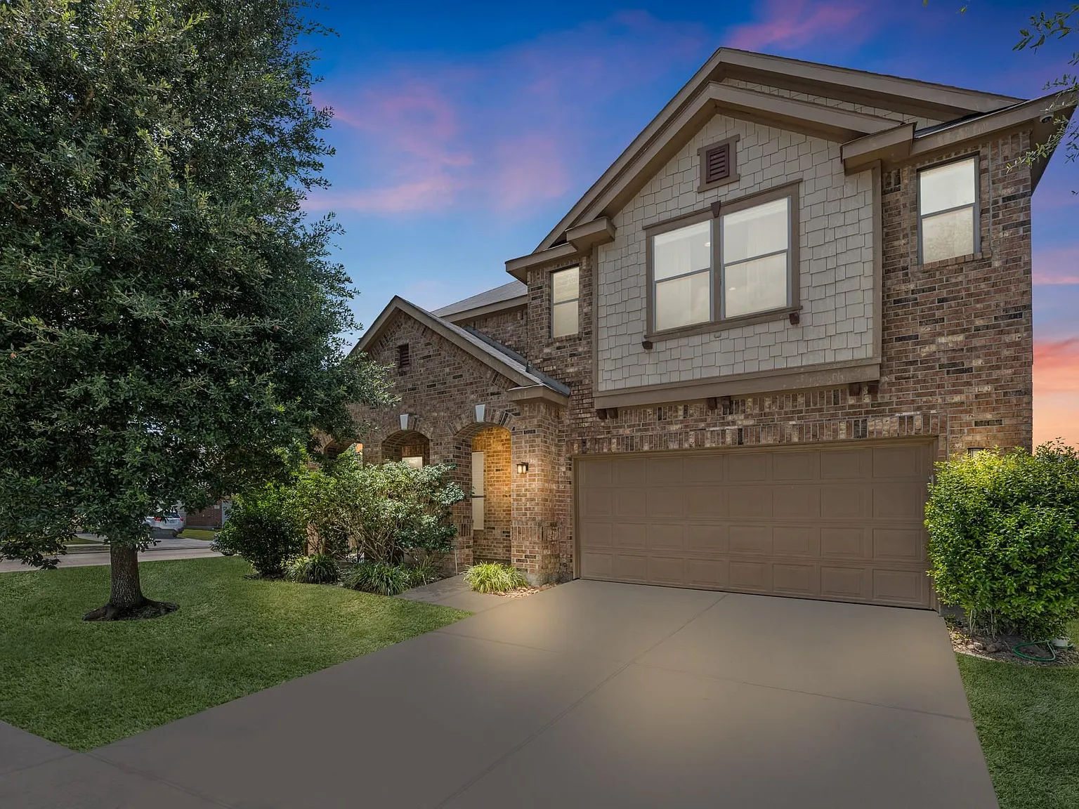 4 bed, 3.5 bath, 3842 sqft, $3,700 — Photo 3
