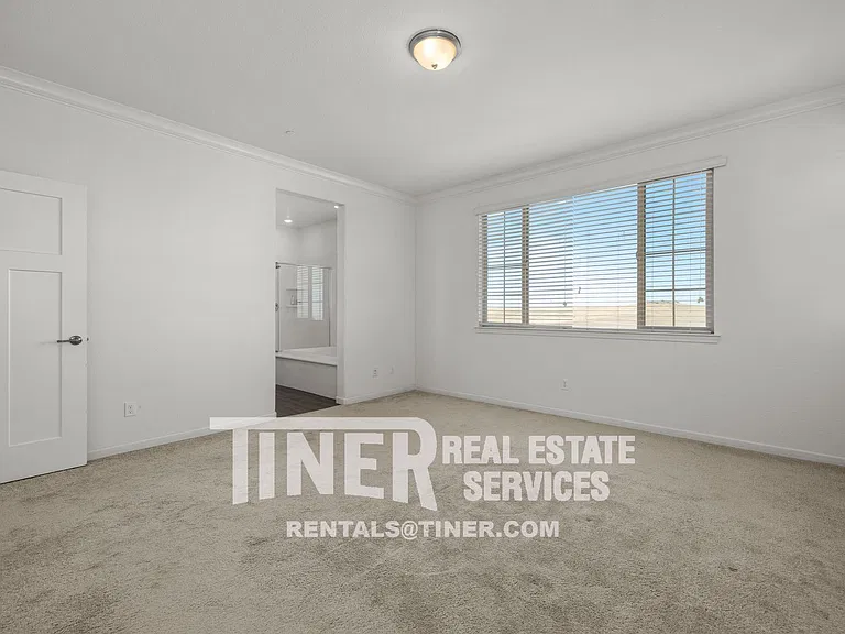 8082 Avanti Dr — Photo 38