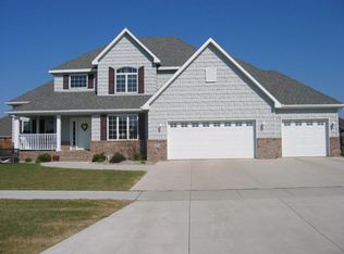 5754 Pinehurst Dr, Grand Forks, ND 58201
