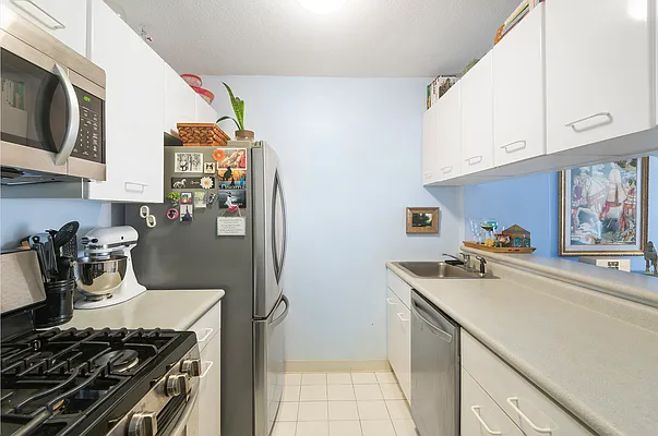 Sold by Triplemint | media 10