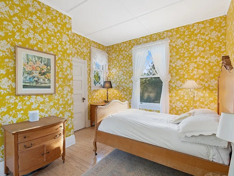 10 Post Ln — Photo 25