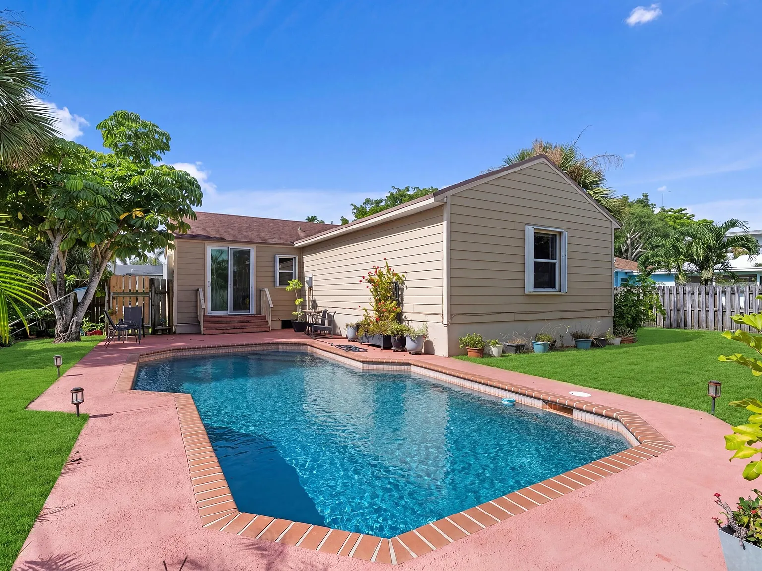 3 bed, 1.0 bath, 1254 sqft, $3,500 — Photo 3