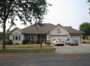 6832 Bluff Point Dr, Madison, WI 53718