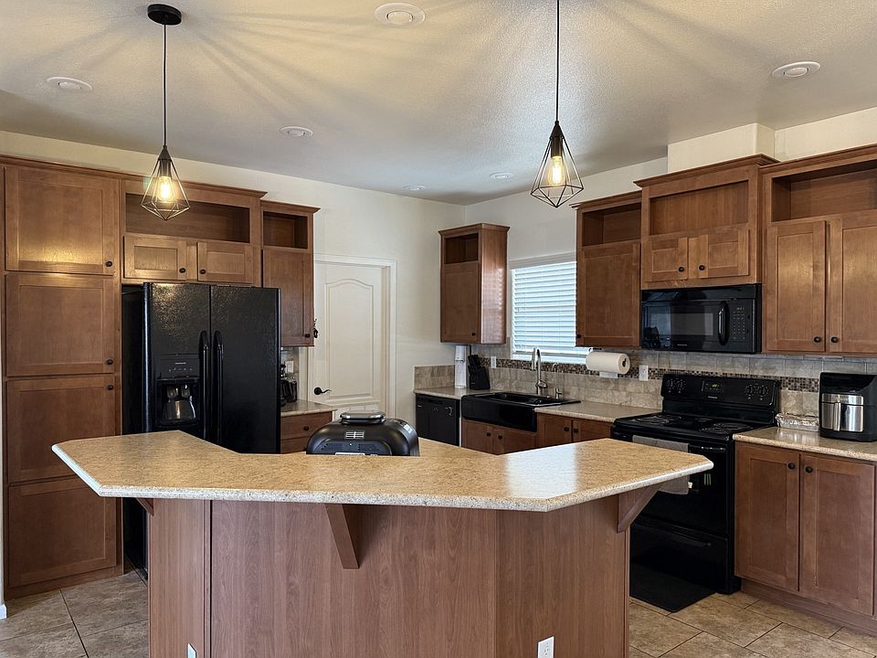 2nd image of 2000 S Apache Rd Lot 313
