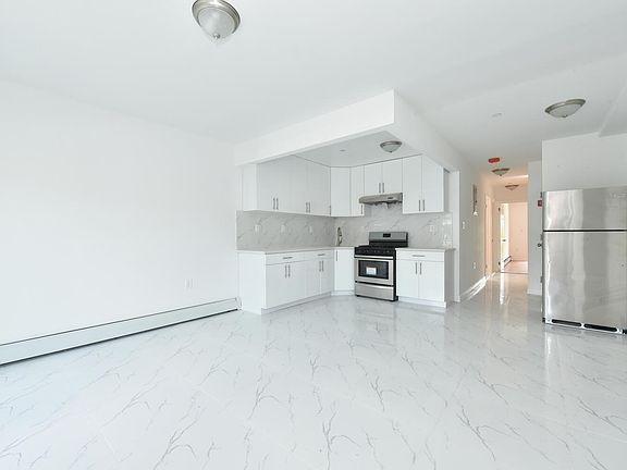 4th image of 5714 163rd St #2