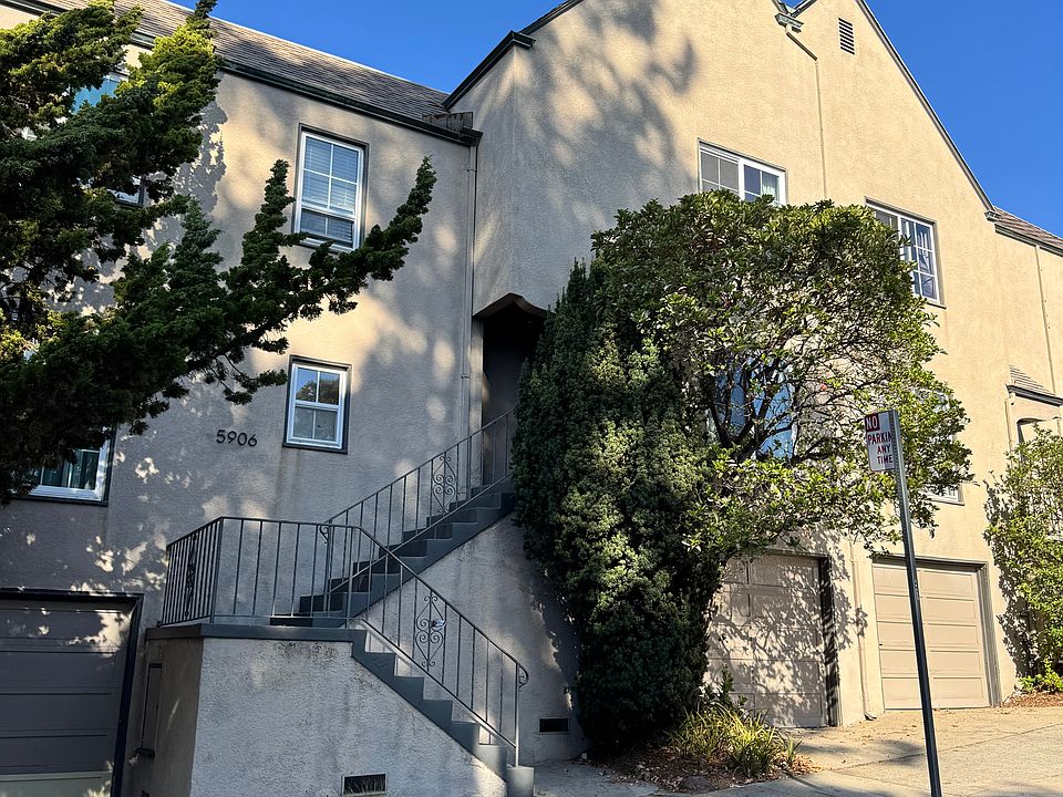 Attached private garage with interior unit access