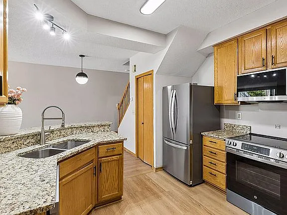 2 bed, 1.5 bath, 1256 sqft, $1,799 — Photo 1