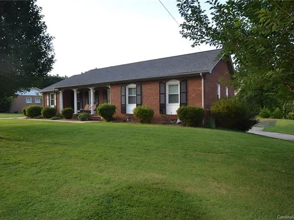 104 Creekside Dr, Morganton, NC 28655