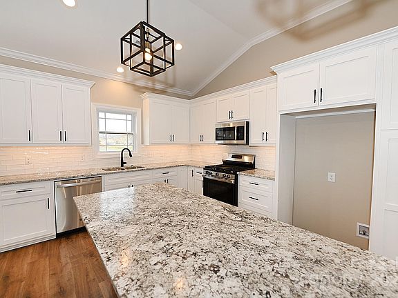5th image of 4916 Southview Dr