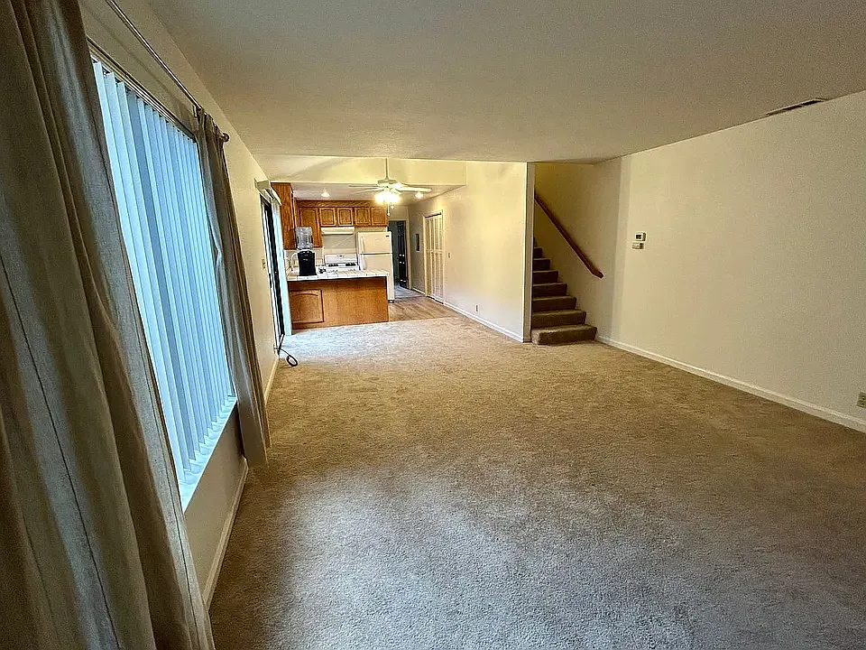2 bed, 1050 sqft, $3,125 — Photo 2