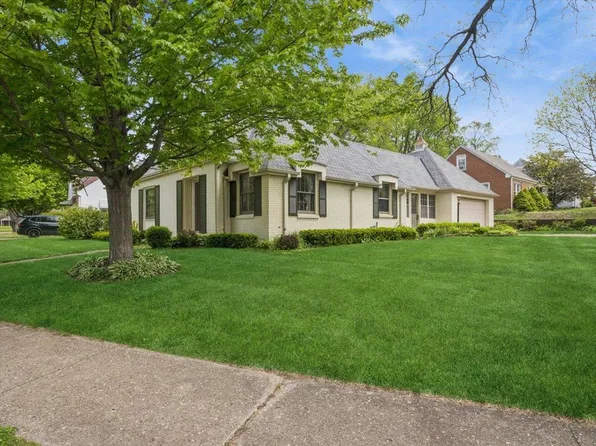 1740 E Gate Pkwy, Rockford, IL 61108