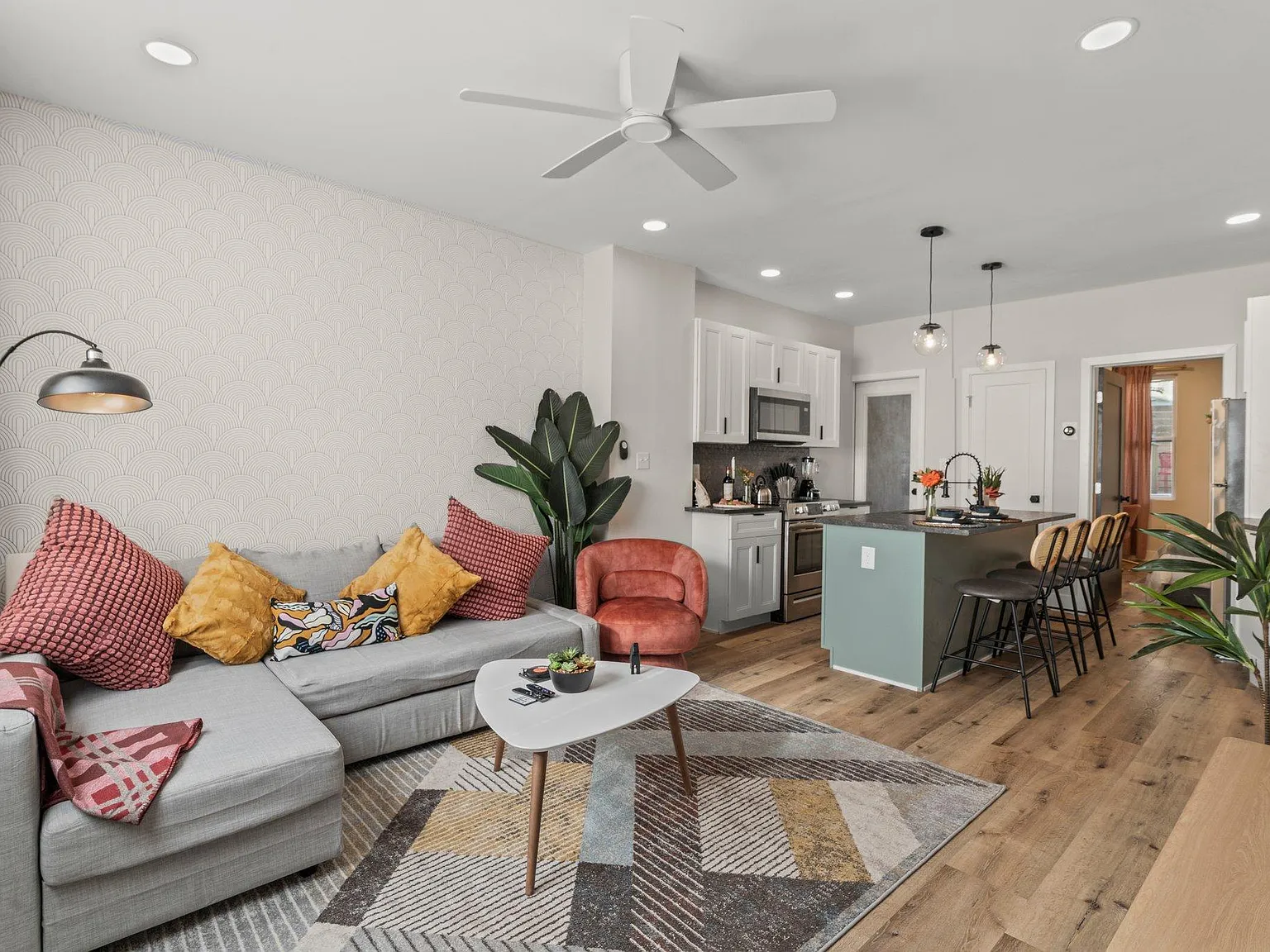 1 bed, 1.5 bath, 800 sqft, $3,100 — Photo 2