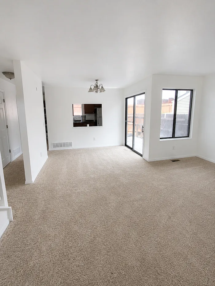 3 bed, 1.5 bath, 1270 sqft, $2,380 — Photo 2