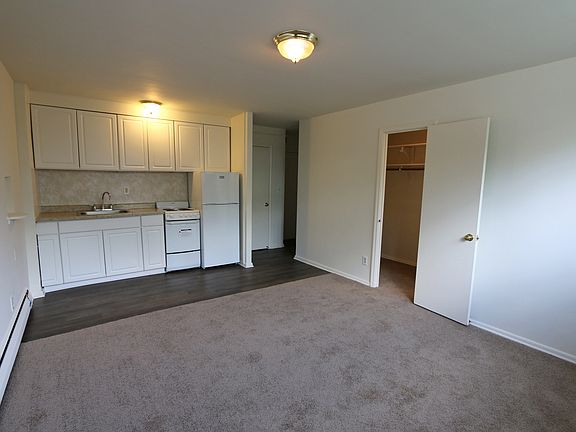 Ford Pkwy - Studio 2b
