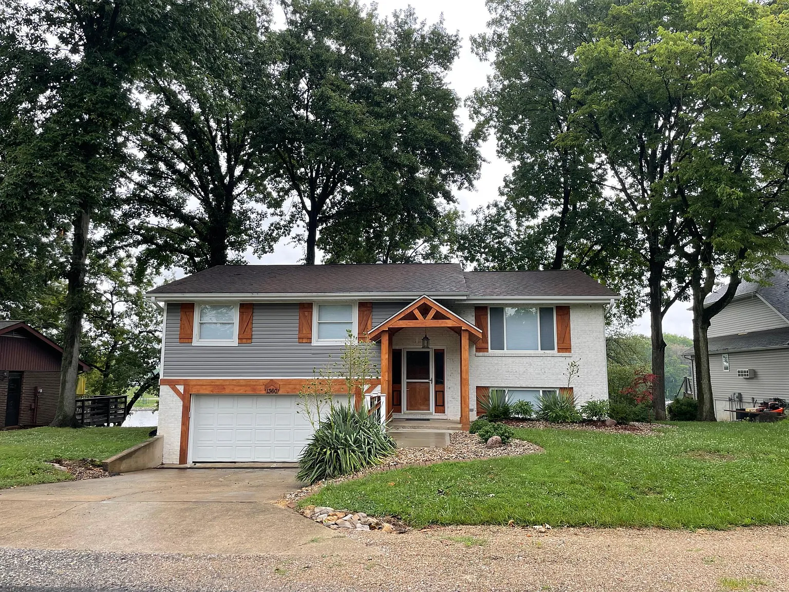 1360 Biscay Dr photo 1