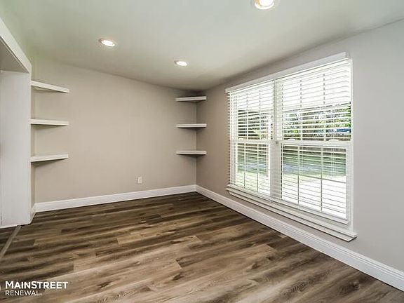 3rd image of 2404 Willow Ave