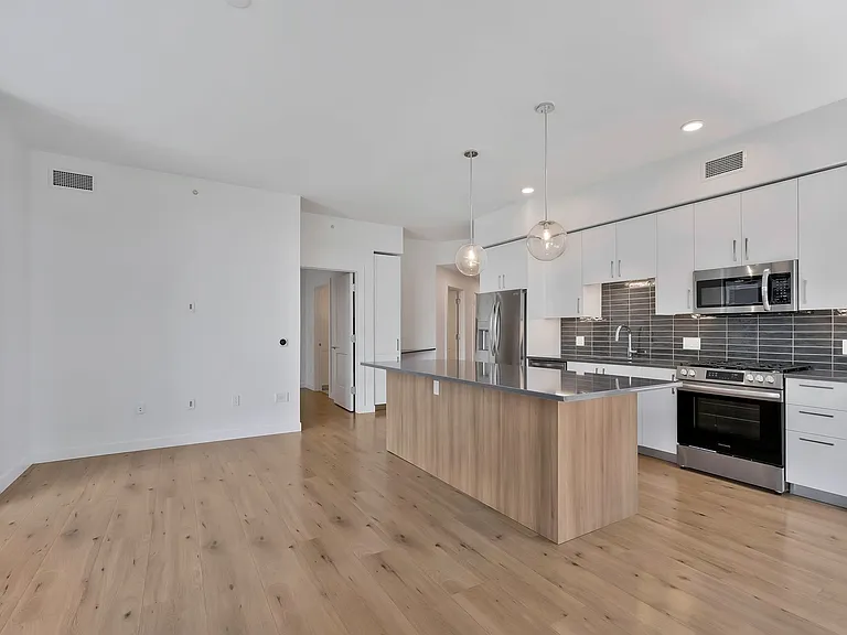 1212 Demonbreun St #1002 — Photo 5