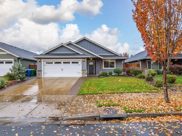 2775 Esther Ln, Grants Pass, OR 97527