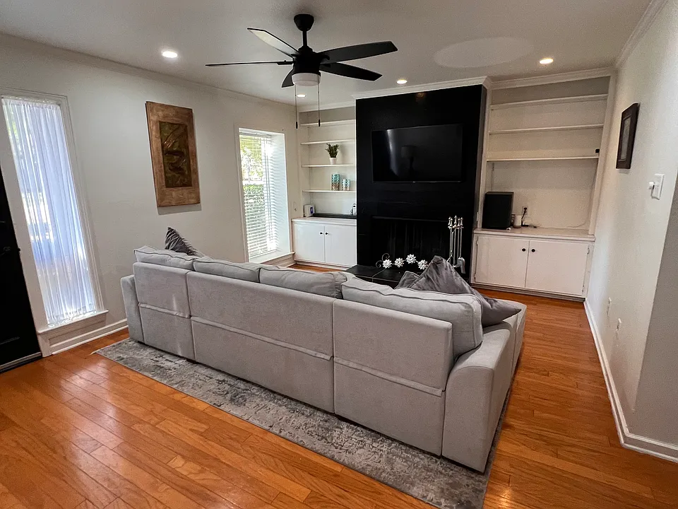5329 Heatherstone Dr