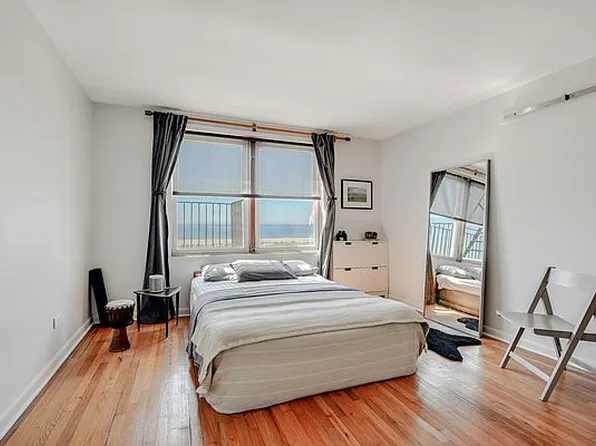 133 Beach 120 St #2E, Rockaway Park, NY 11694