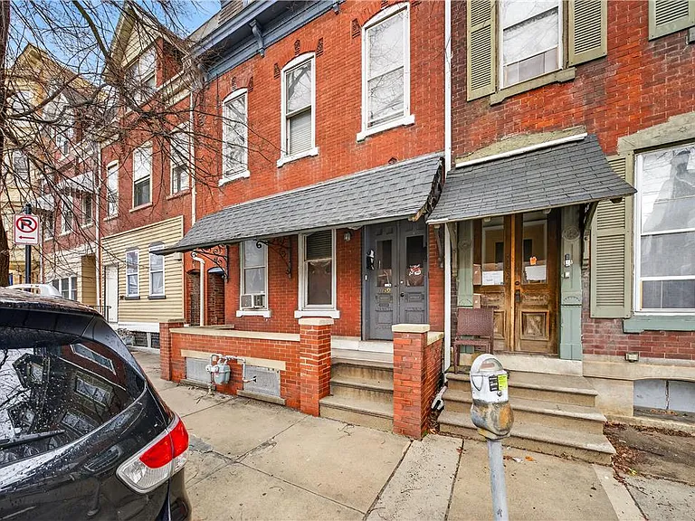 1139 W Linden St — Photo 1