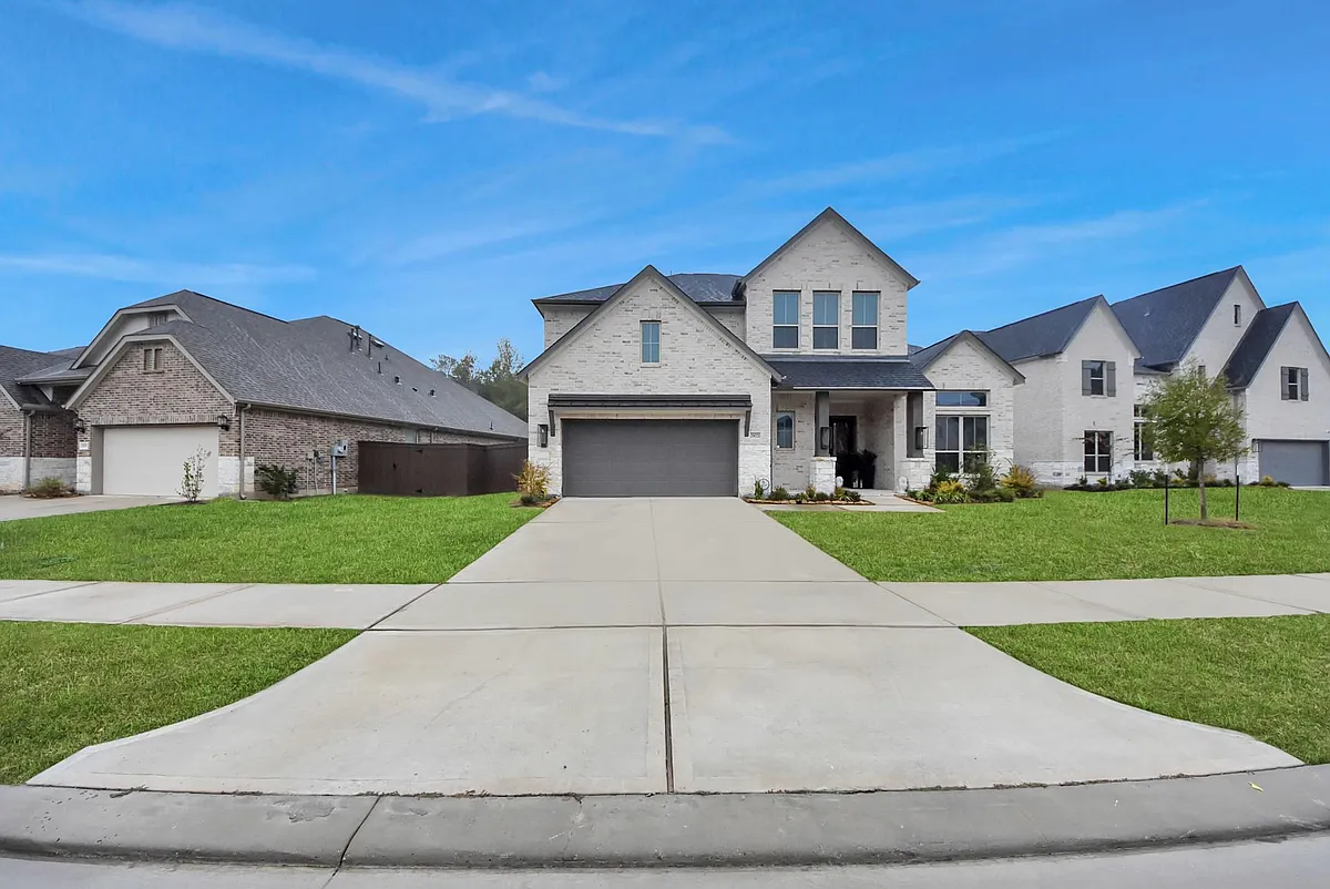 Building Photo - 29021 Red Loop Dr