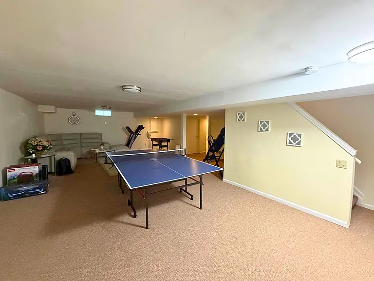 6028 Meadowview Dr — Photo 30