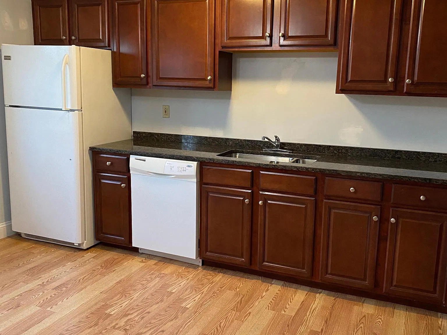 3 bed, 1.5 bath, 1000 sqft, $1,700 — Photo 2