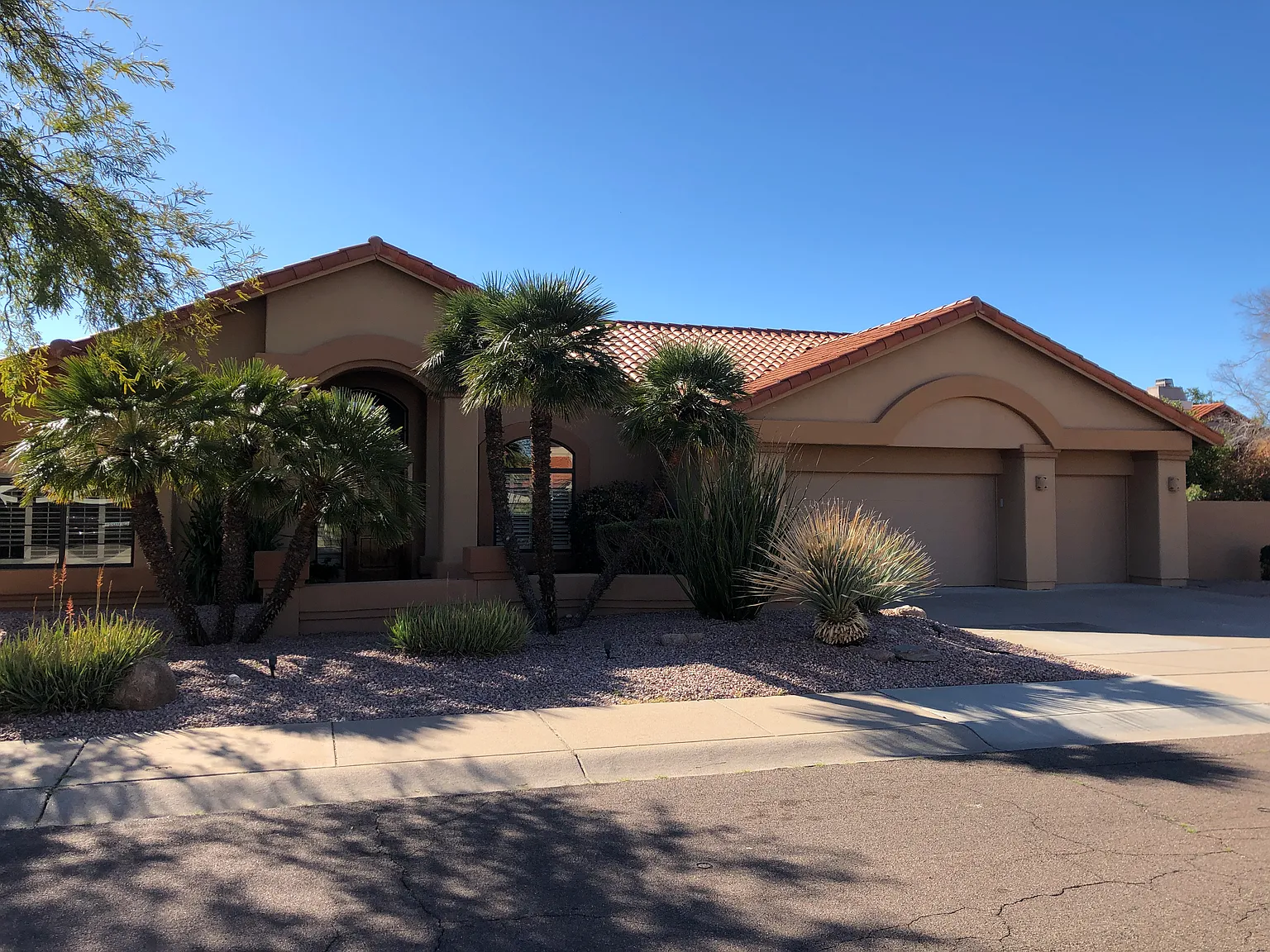 4 bed, 2.5 bath, 2654 sqft, $5,000 — Photo 2