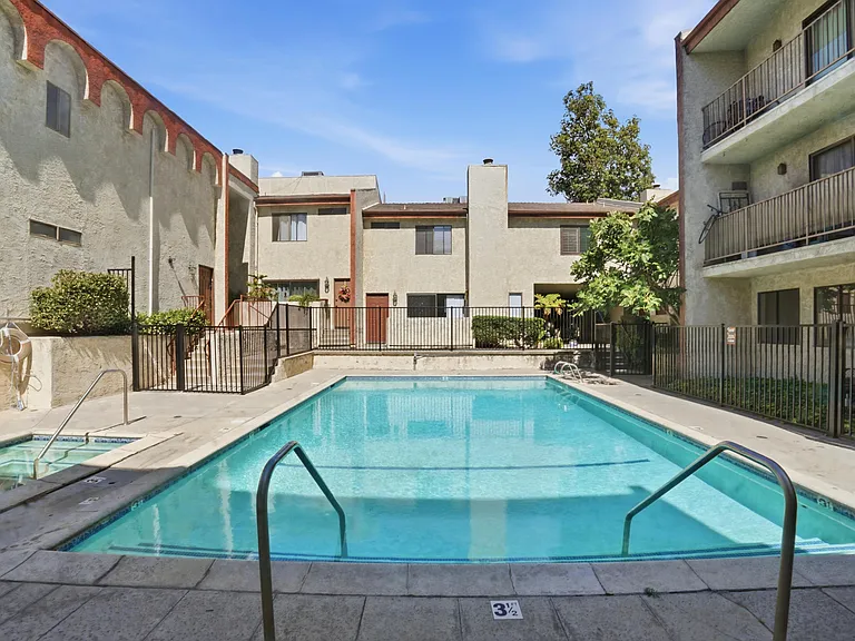 9960 Owensmouth Ave #21 — Photo 28