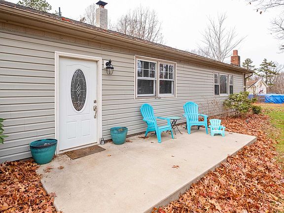 3rd image of 23 Shirley Ln