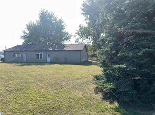 11255 W River Rd, Remus, MI 49340