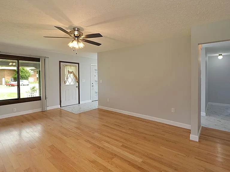 Parkview Dr — Photo 28